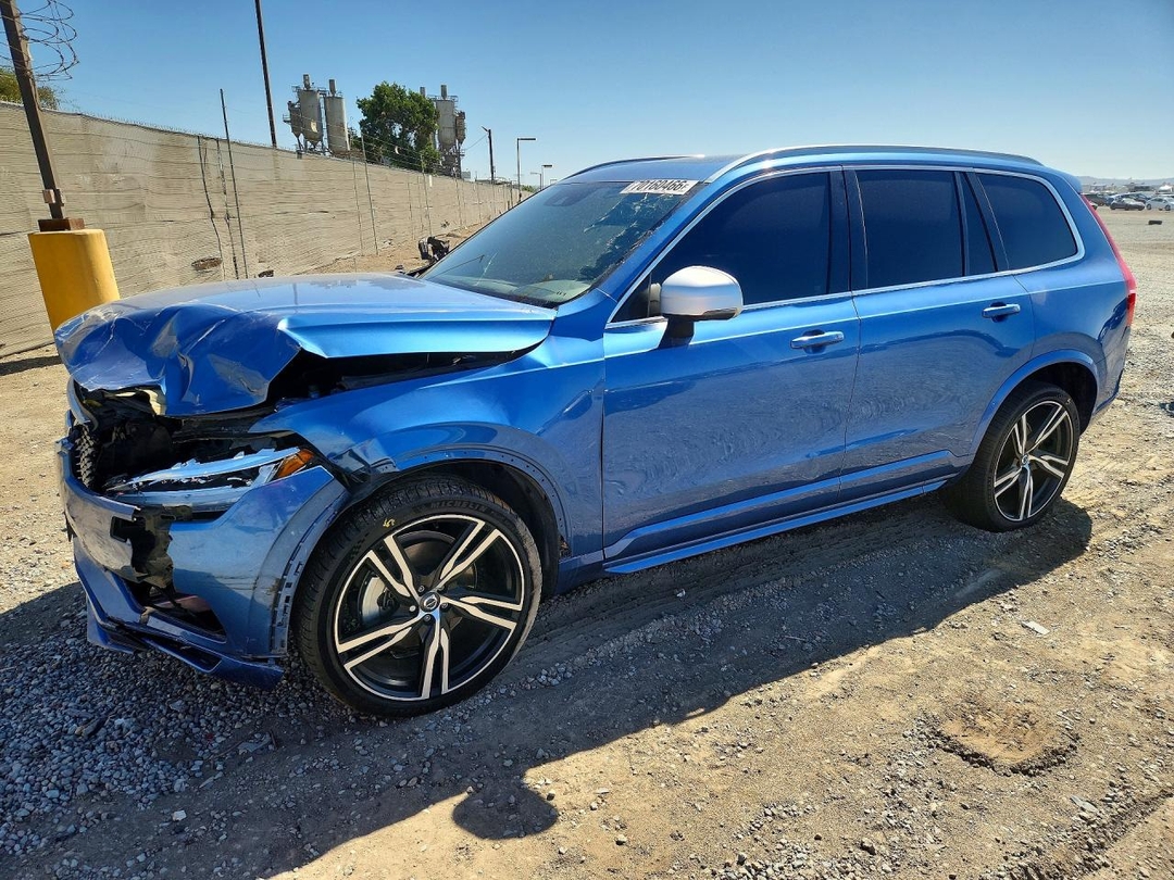 Vista de 2016 VOLVO XC90 T6, ángulo 1