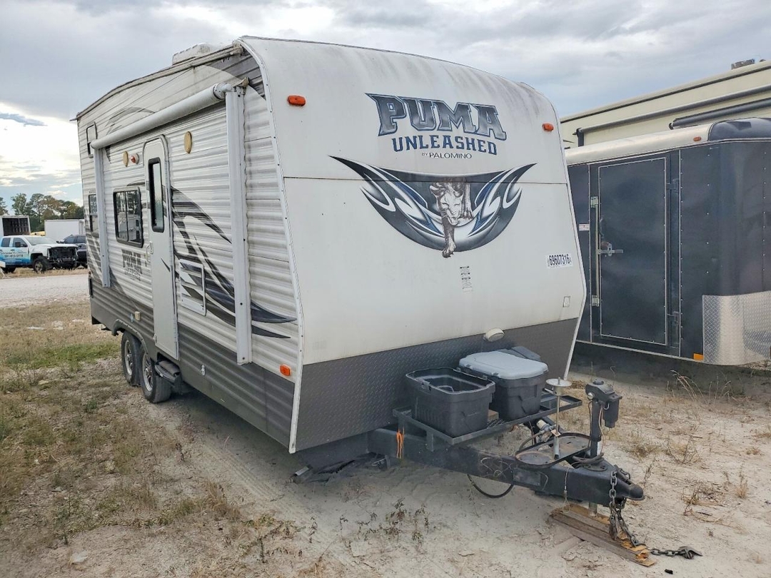 Vista de 2015 FOREST RIVER PUMA UNLEASHED CAMPER, ángulo 1