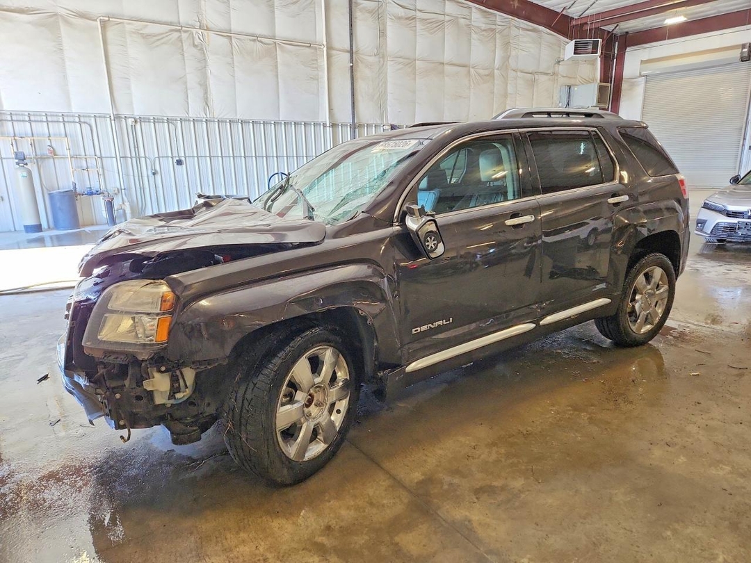 منظر 2014 GMC TERRAIN DENALI، زاوية 1