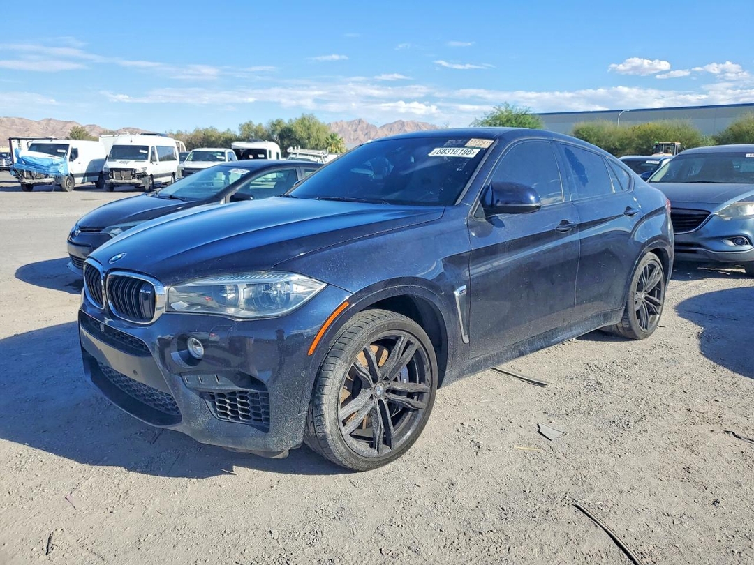 Vista de 2018 BMW X6 M, ángulo 1