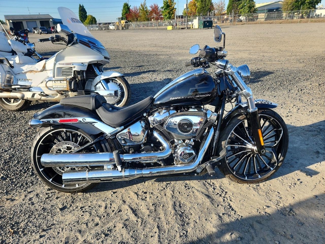 Вид 2026 HARLEY-DAVIDSON FXBR, угол 1