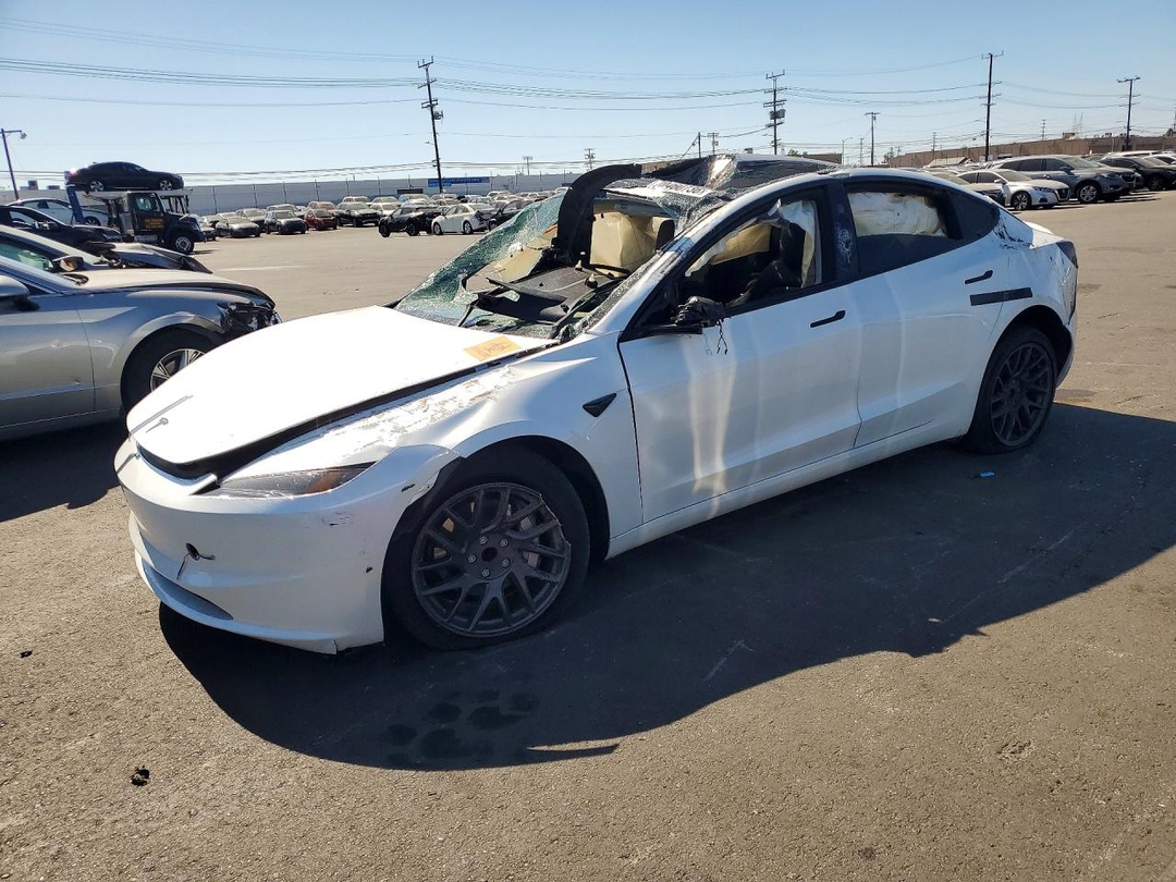 Vista de 2026 TESLA MODEL 3, ángulo 1