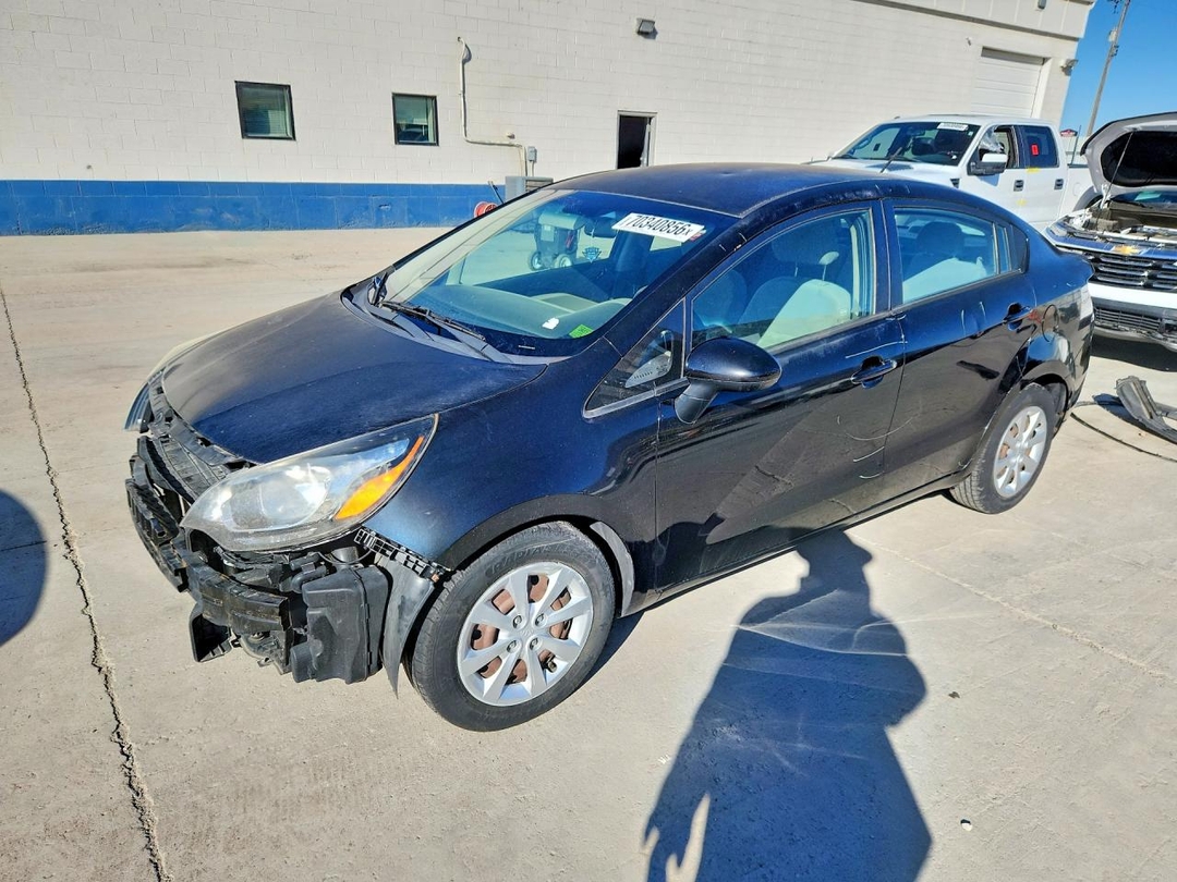 Вид 2014 KIA RIO LX, угол 1