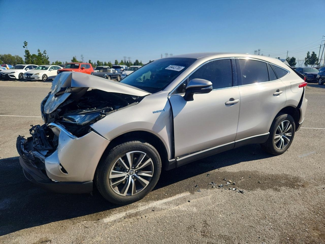 Vista de 2021 TOYOTA VENZA LE, ángulo 1