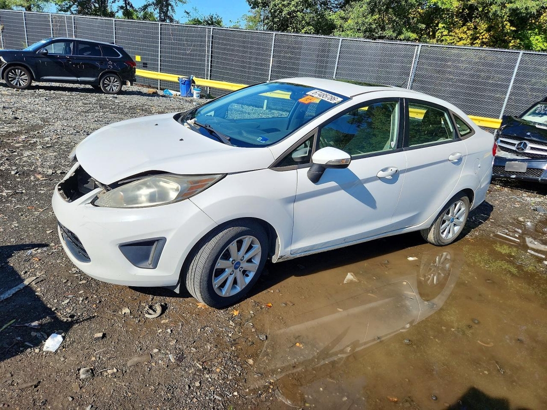 منظر 2013 FORD FIESTA SE، زاوية 1