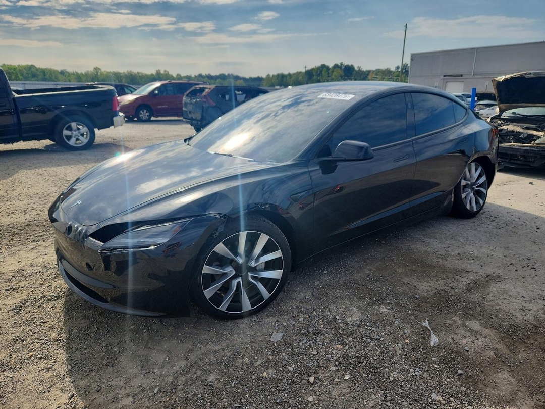 Vista de 2025 TESLA MODEL 3, ángulo 1