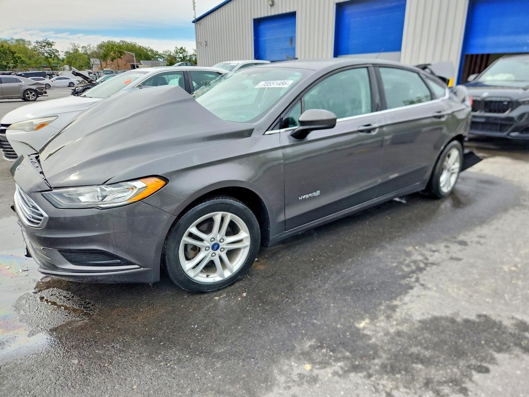 Vue de 2018 FORD FUSION SE HYBRID, angle 1