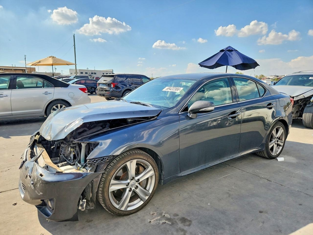Вид 2011 LEXUS IS 350, угол 1