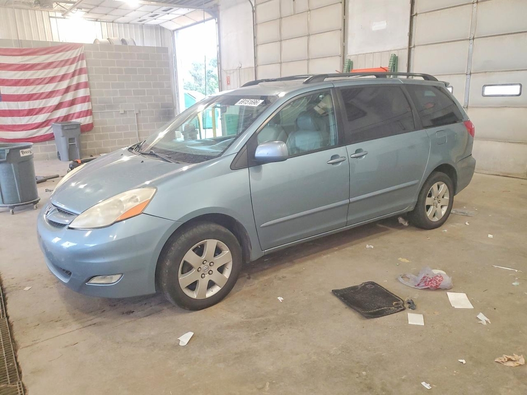 Вид 2006 TOYOTA SIENNA XLE 7 PASSENGER, угол 1