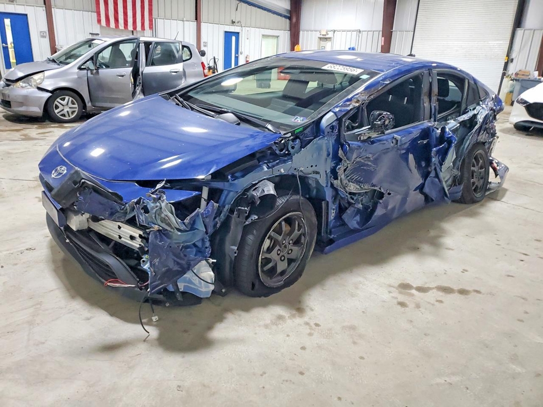 منظر 2026 TOYOTA PRIUS LE، زاوية 1