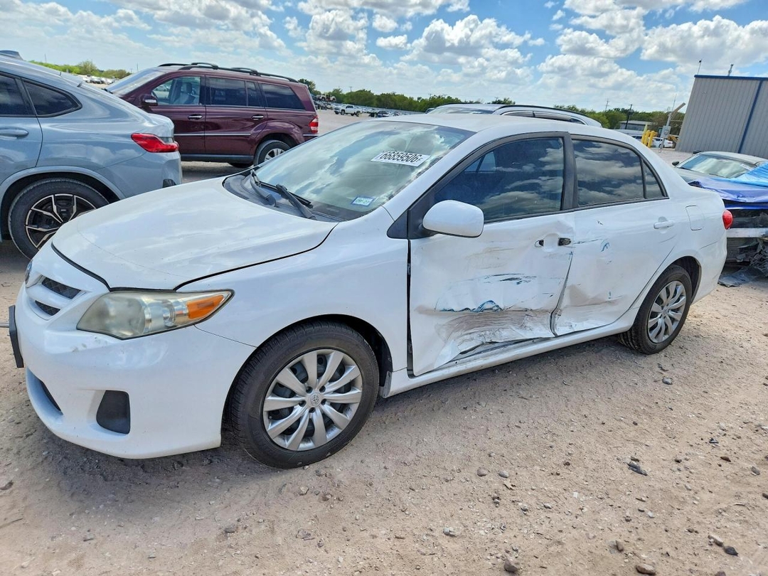 منظر 2012 TOYOTA COROLLA LE، زاوية 1