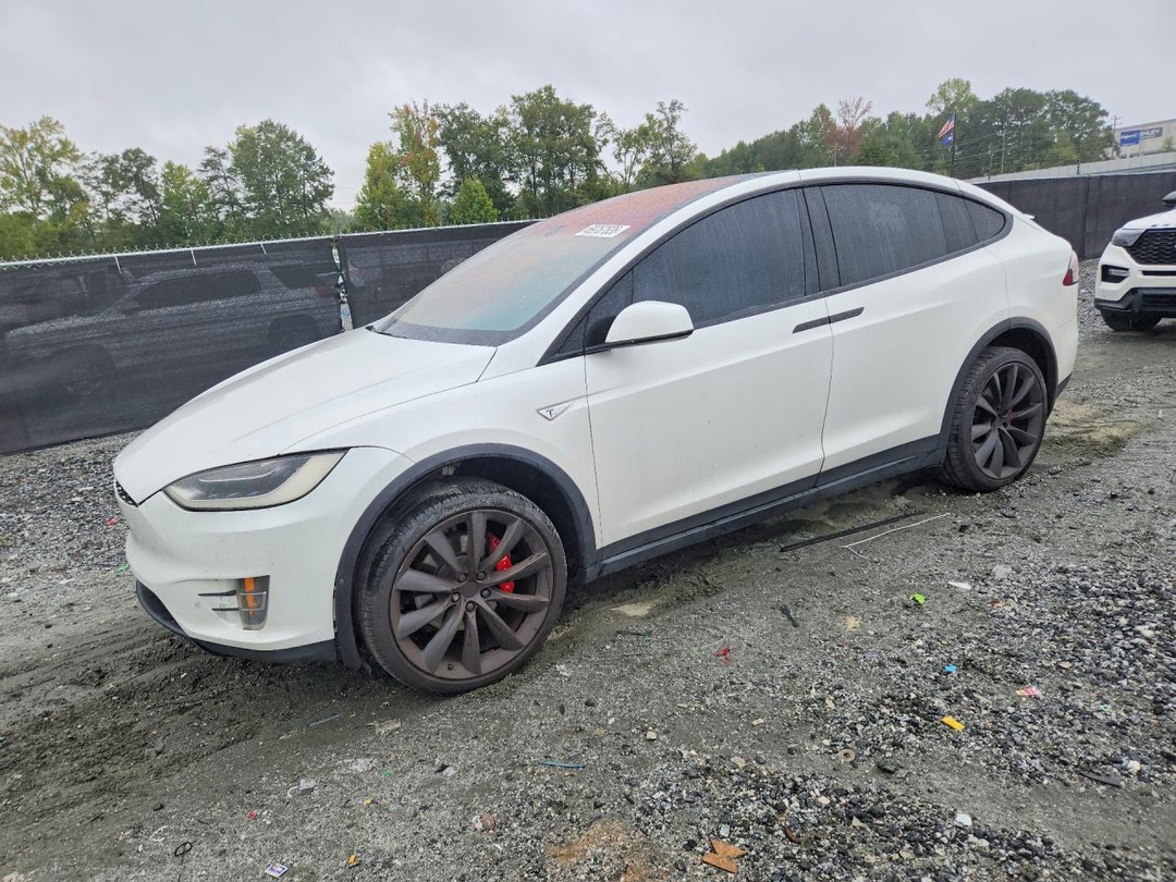 Вид 2016 TESLA MODEL X, угол 1