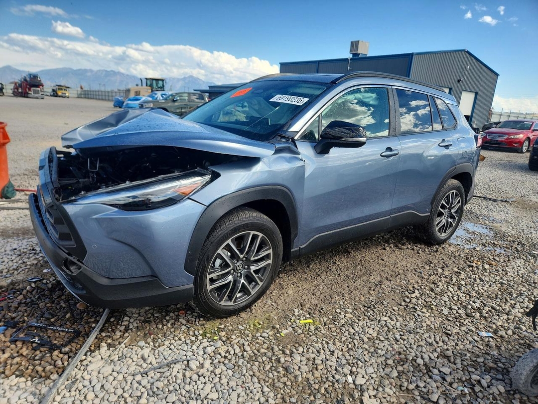 Вид 2026 TOYOTA COROLLA CROSS XLE, угол 1