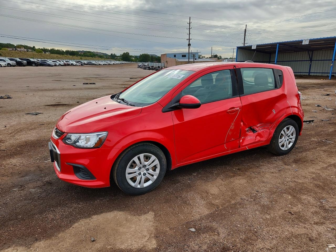 منظر 2020 CHEVROLET SONIC، زاوية 1
