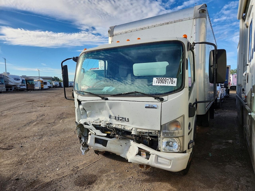 منظر 2019 ISUZU NPR XD - BOX TRUCK، زاوية 1