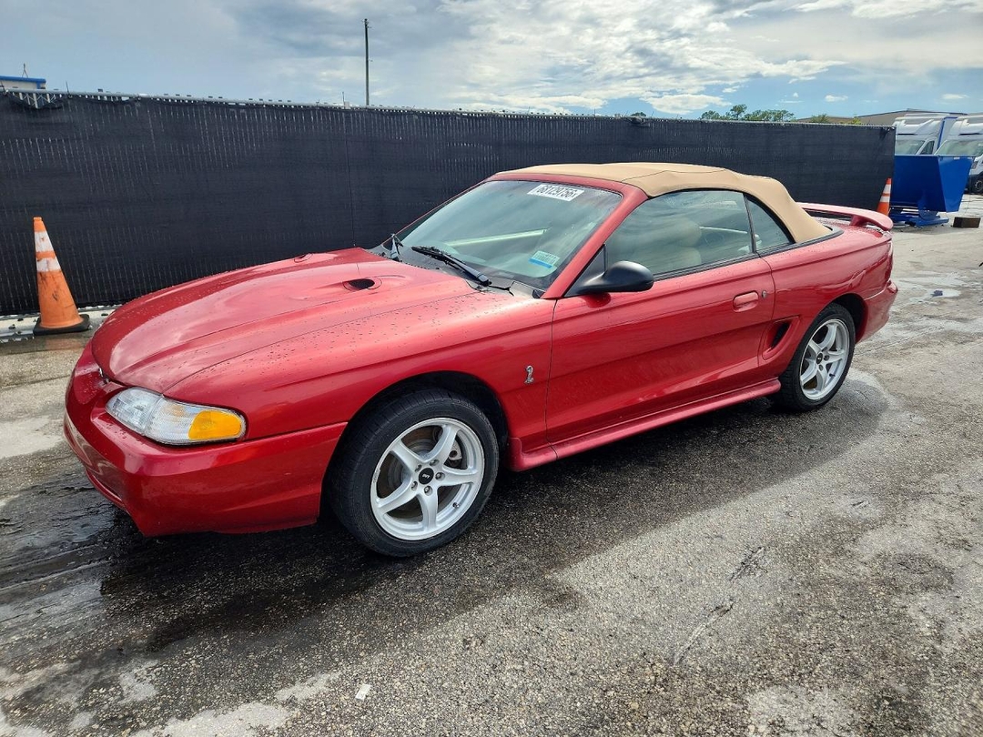 Vue de 1998 FORD MUSTANG COBRA, angle 1
