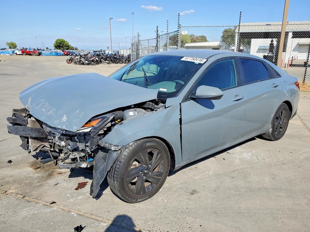Вид 2022 HYUNDAI ELANTRA SEL, угол 1