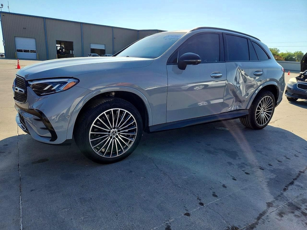 Вид 2026 MERCEDES-BENZ GLC 300 4MATIC, угол 1