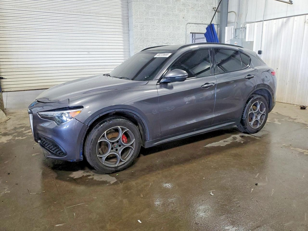 Vista de 2018 ALFA ROMEO STELVIO SPORT, ángulo 1