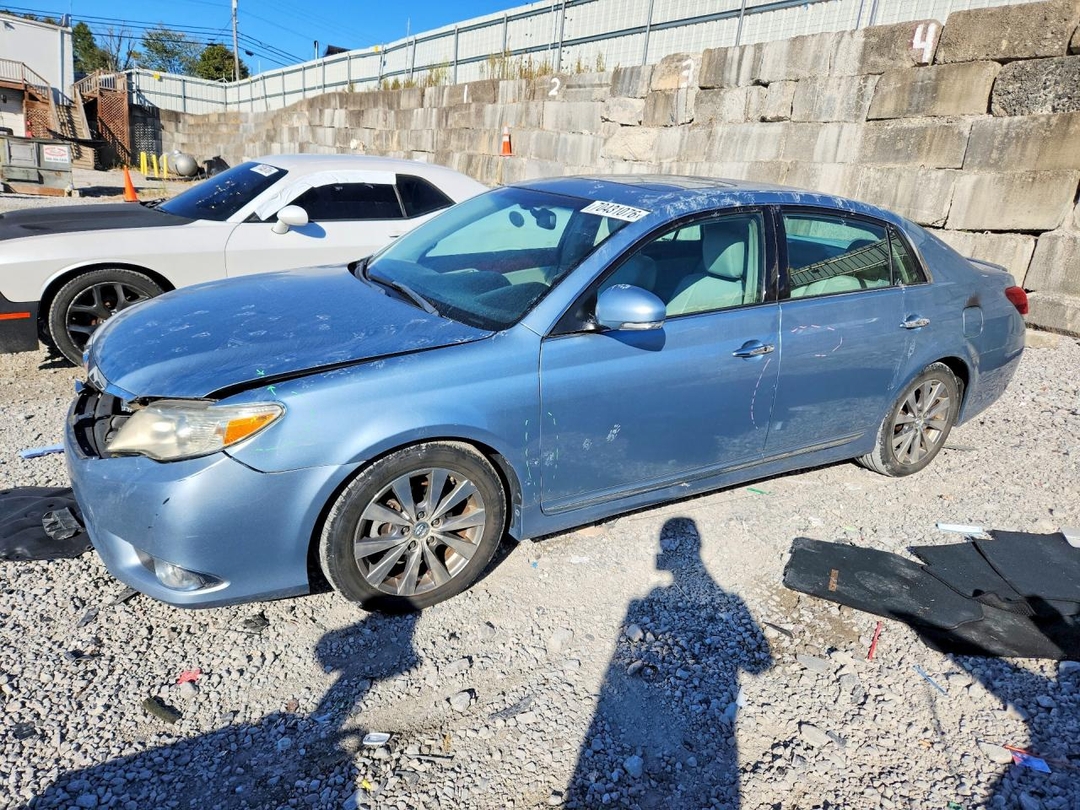 Vue de 2011 TOYOTA AVALON LIMITED, angle 1