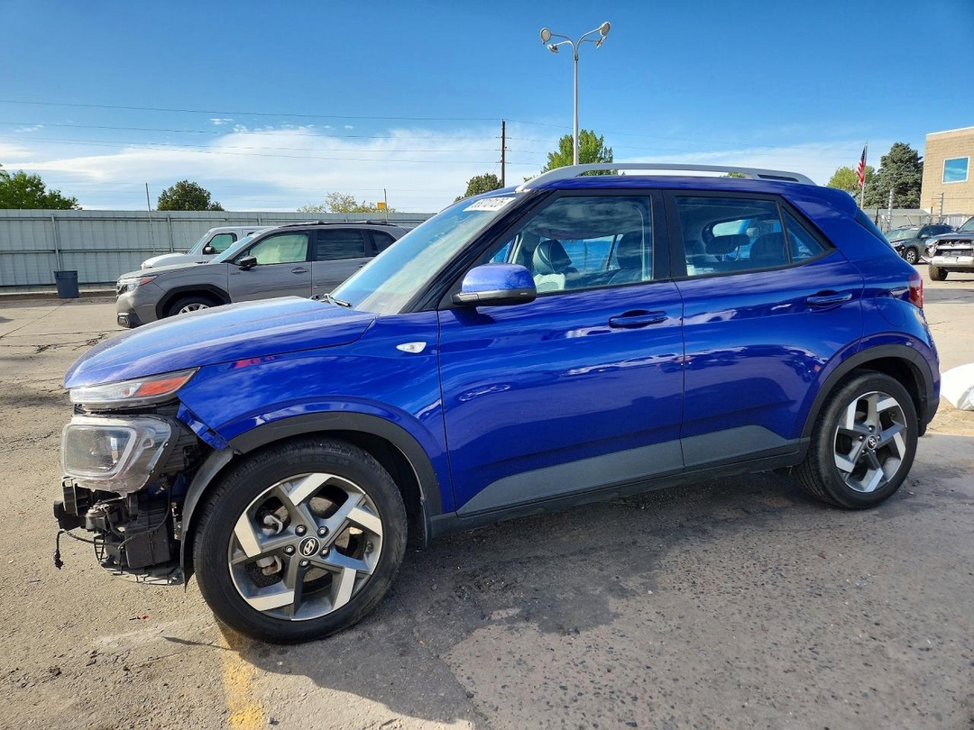 Vue de 2022 HYUNDAI VENUE LIMITED, angle 1