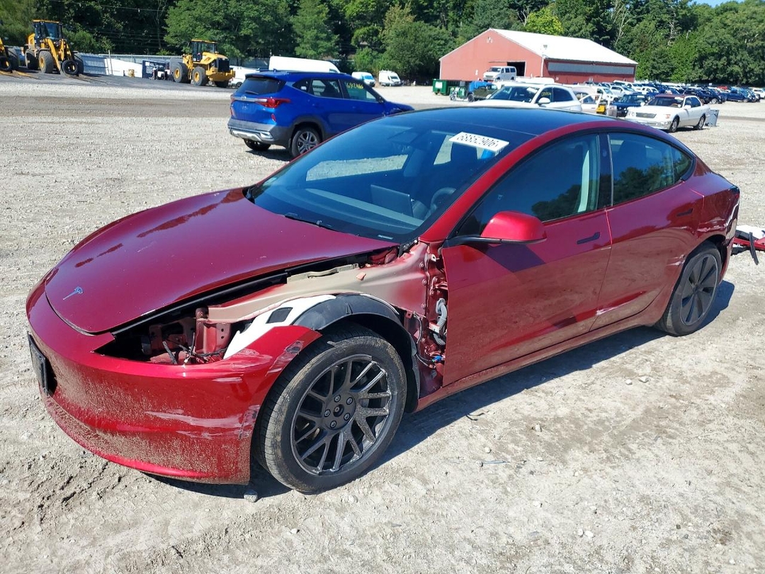 Вид 2024 TESLA MODEL 3, угол 1