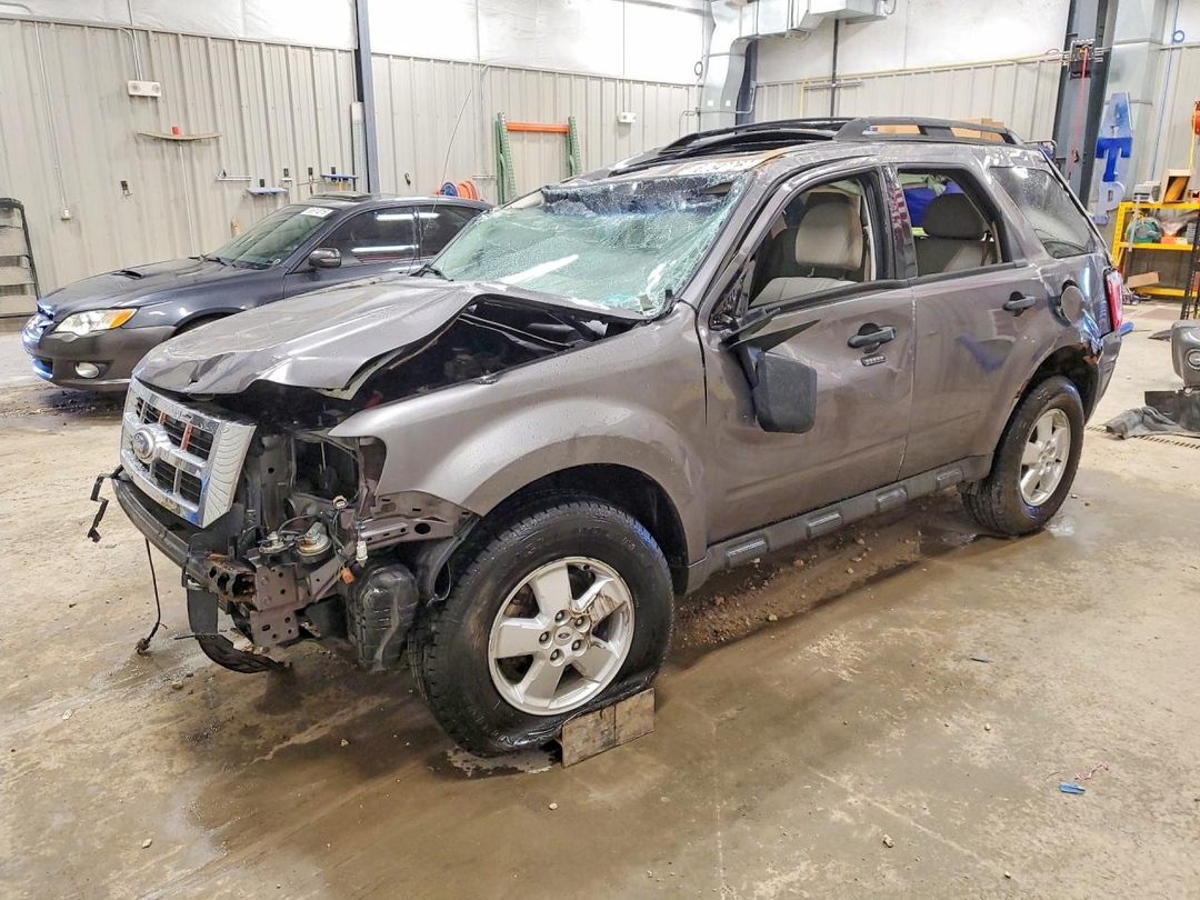 منظر 2010 FORD ESCAPE XLT، زاوية 1