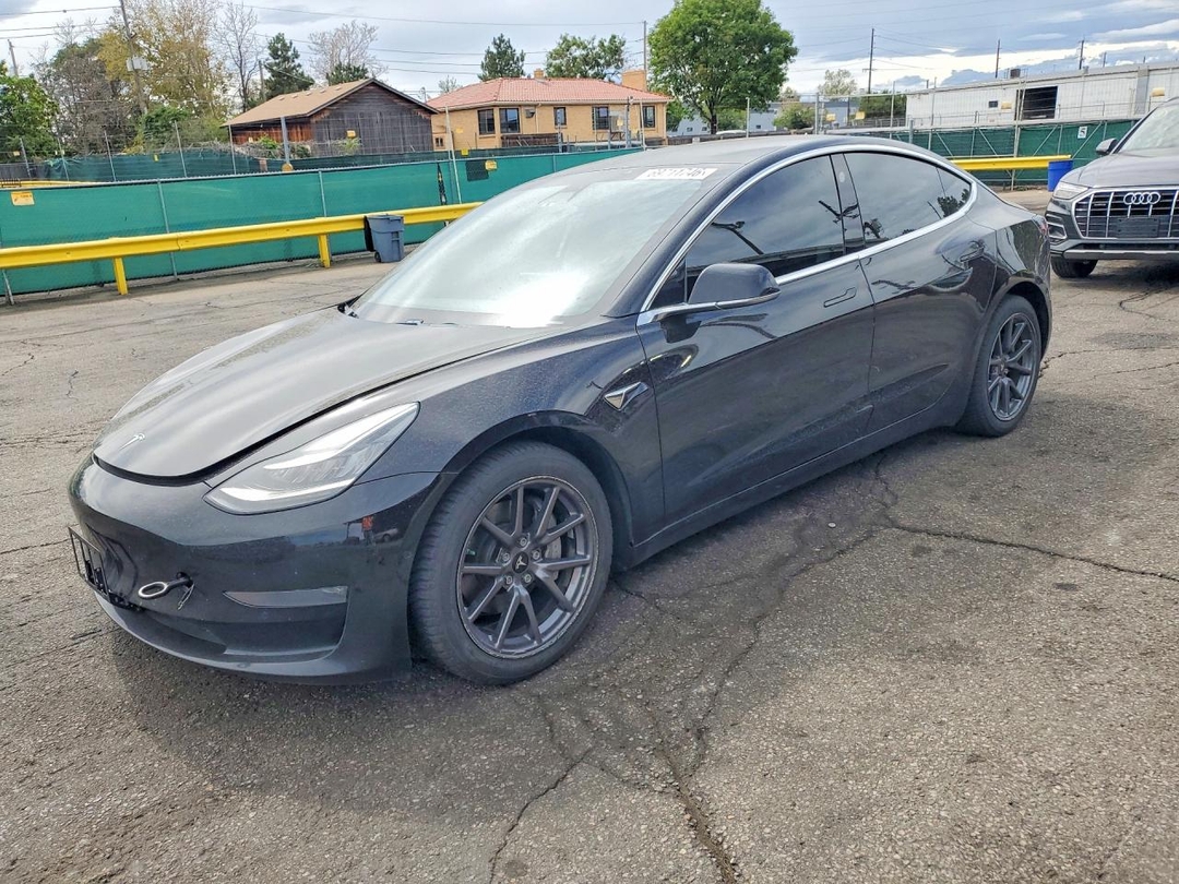Вид 2020 TESLA MODEL 3, угол 1