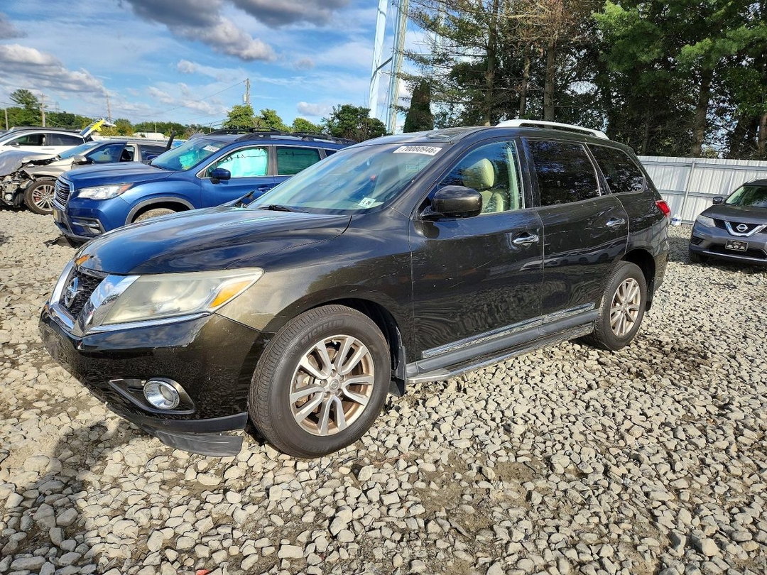 Vue de 2015 NISSAN PATHFINDER SL, angle 1