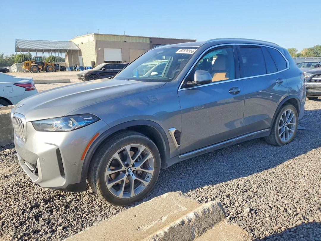 Вид 2025 BMW X5 XDRIVE40I, угол 1