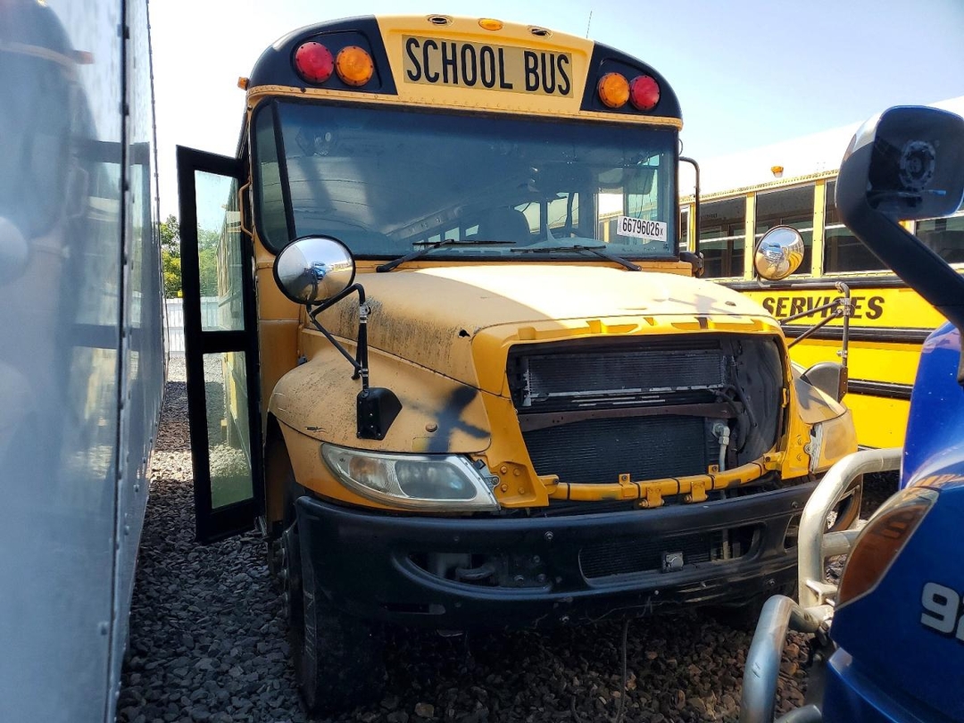 Vista de 2013 IC CORPORATION CE SERIES SCHOOL - SCHOOL BUS, ángulo 1