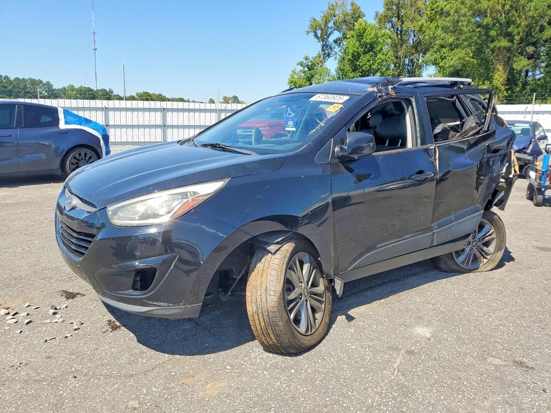 Vue de 2015 HYUNDAI TUCSON SE, angle 1