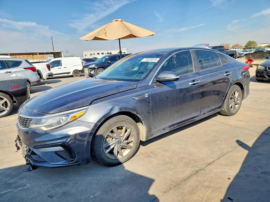 Вид 2020 KIA OPTIMA LX, угол 1