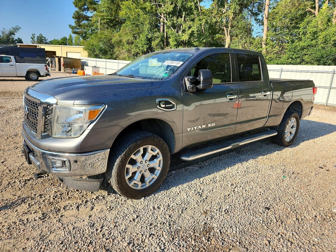 Vista de 2016 NISSAN TITAN XD SV, ángulo 1