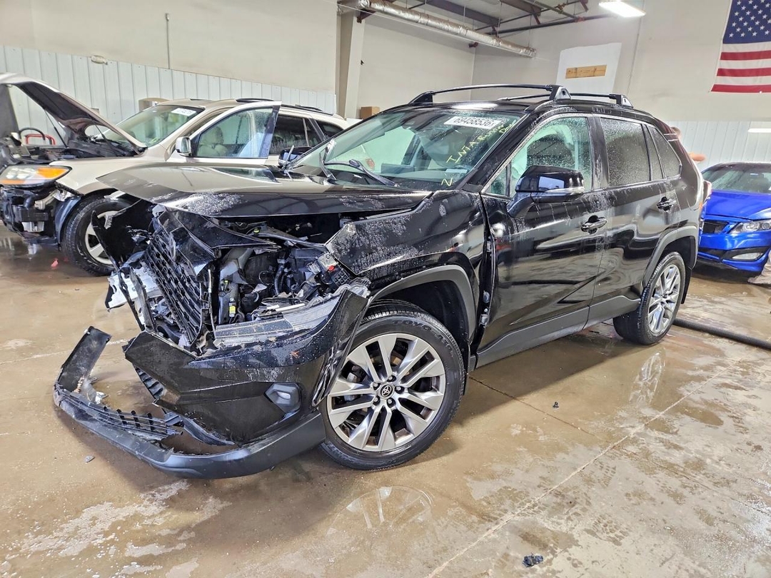 Vista de 2022 TOYOTA RAV4 XLE PREMIUM, ángulo 1