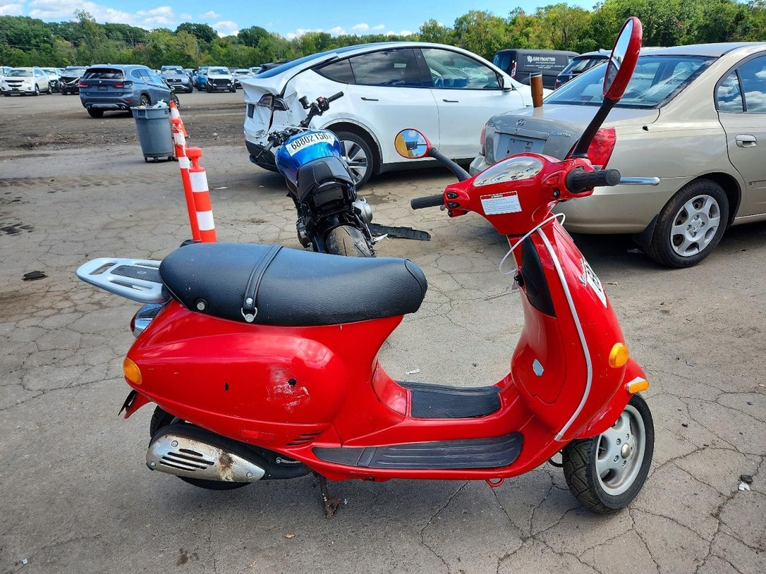 Вид 2001 VESPA C161C, угол 1