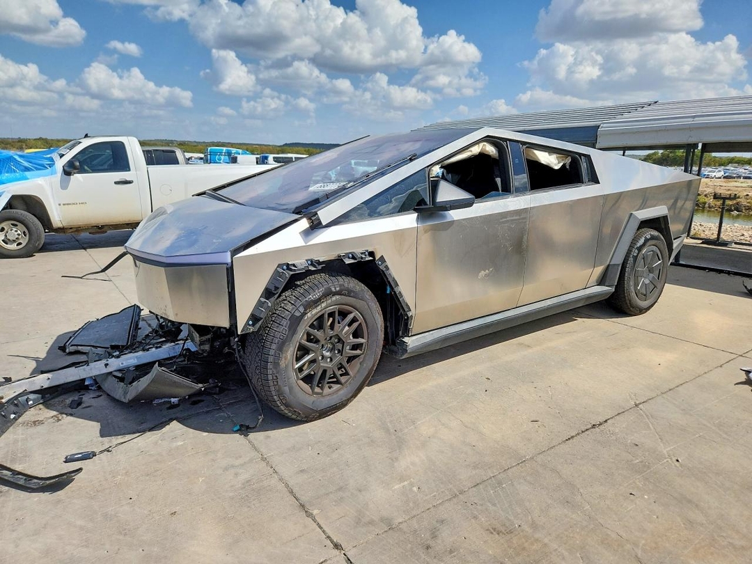 Вид 2026 TESLA CYBERTRUCK, угол 1