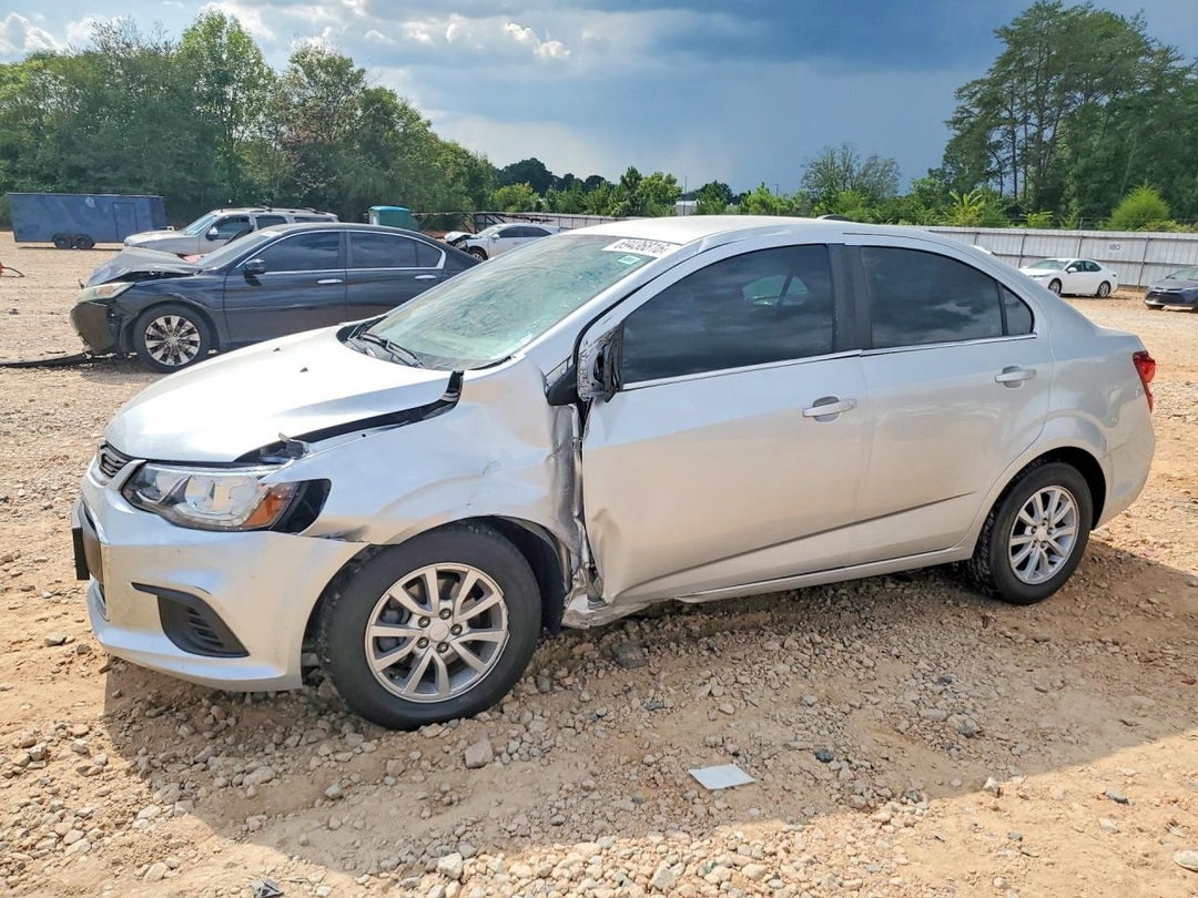 Vista de 2017 CHEVROLET SONIC LT, ángulo 1