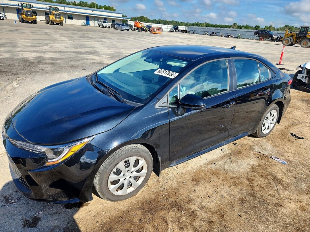 Vue de 2026 TOYOTA COROLLA LE, angle 1