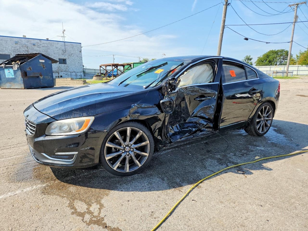 Vue de 2015 VOLVO S60 PREMIER, angle 1