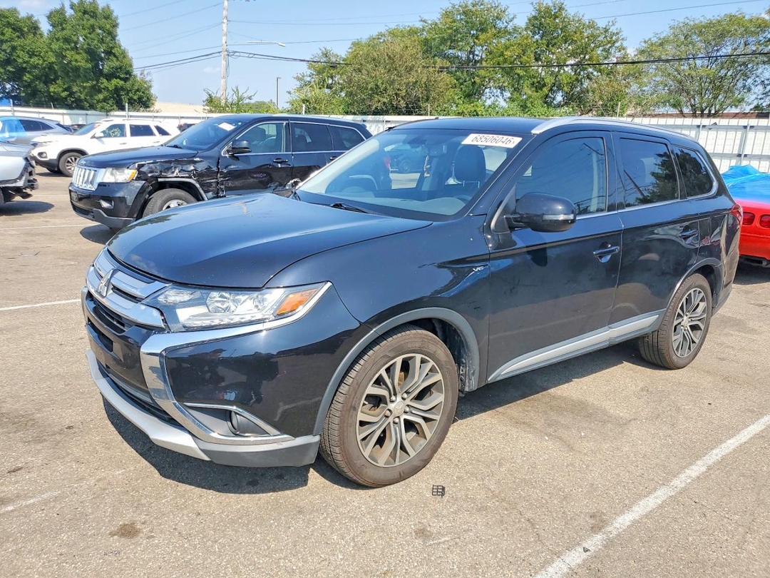 Vue de 2016 MITSUBISHI OUTLANDER GT, angle 1