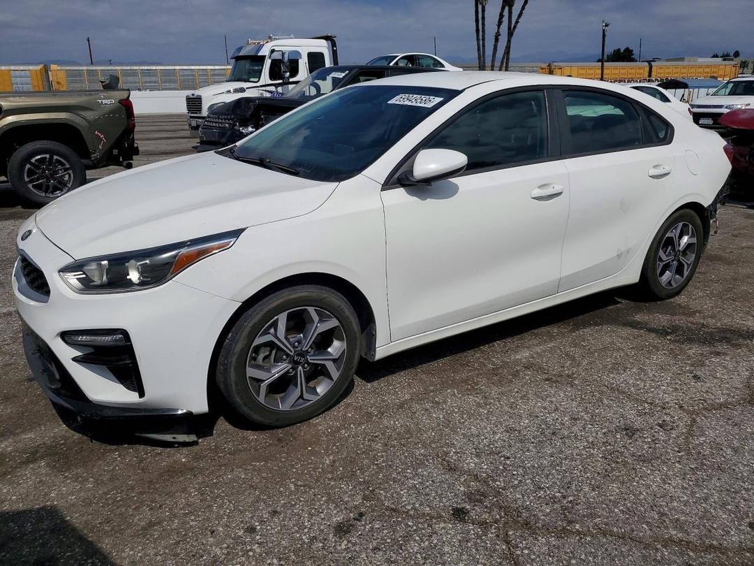 منظر 2019 KIA FORTE LXS، زاوية 1
