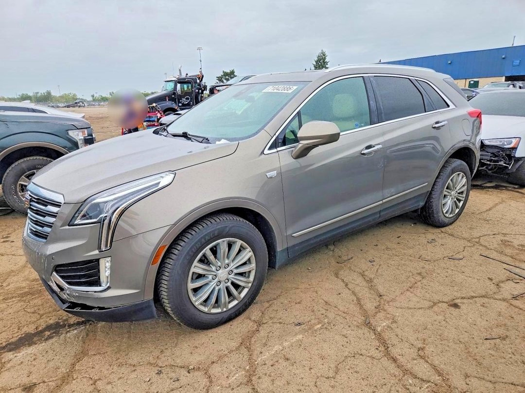 Vue de 2017 CADILLAC XT5 LUXURY, angle 1