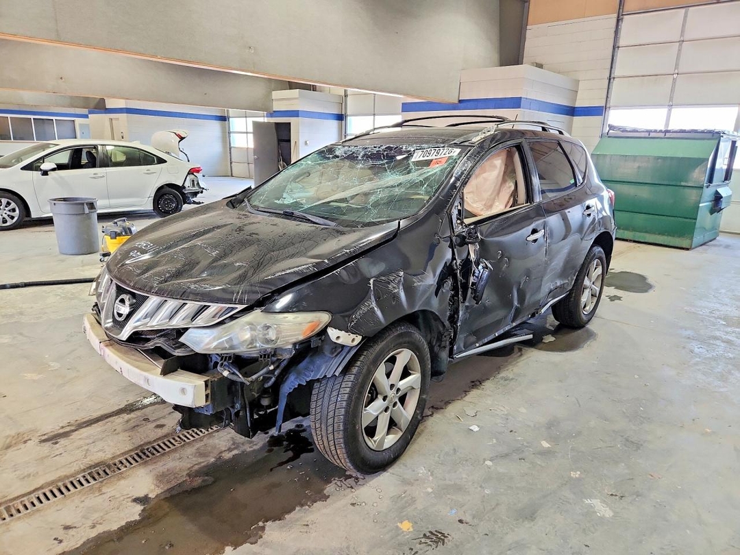 Vue de 2010 NISSAN MURANO S, angle 1