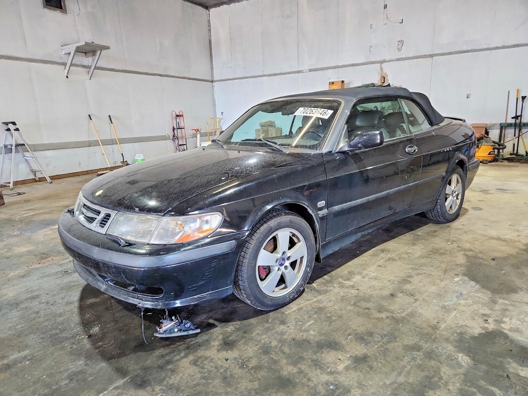 Vue de 2001 SAAB 9-3 SE, angle 1