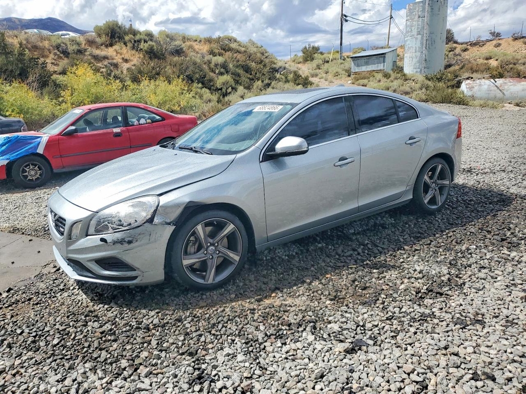 Vista de 2013 VOLVO S60 T6, ángulo 1