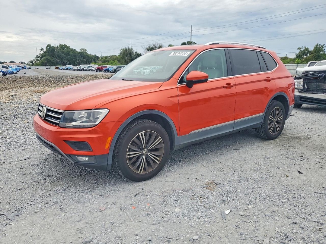 Vue de 2018 VOLKSWAGEN TIGUAN SE, angle 1