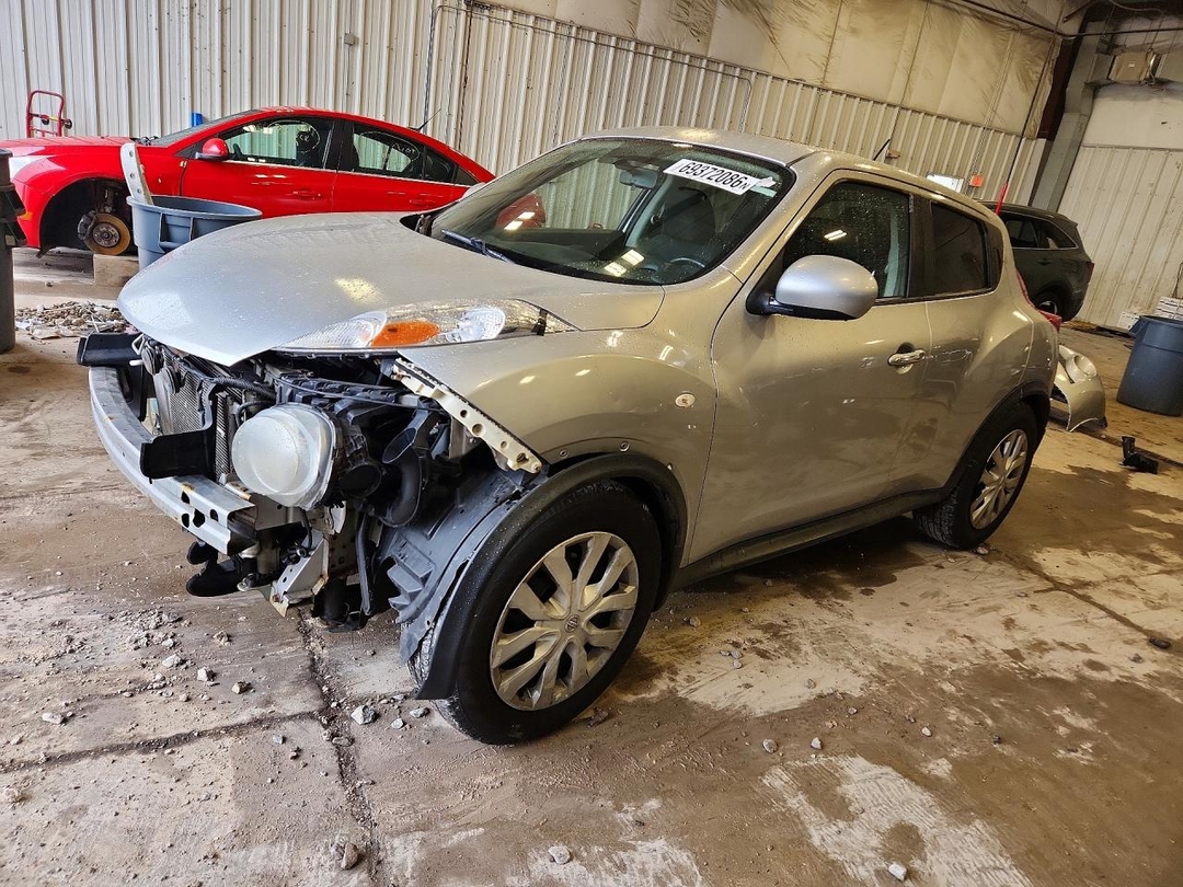 Вид 2011 NISSAN JUKE S, угол 1