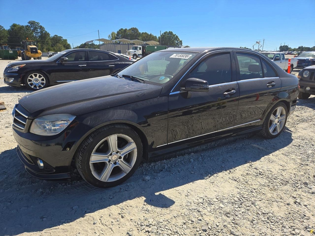 Vue de 2010 MERCEDES-BENZ C 300, angle 1