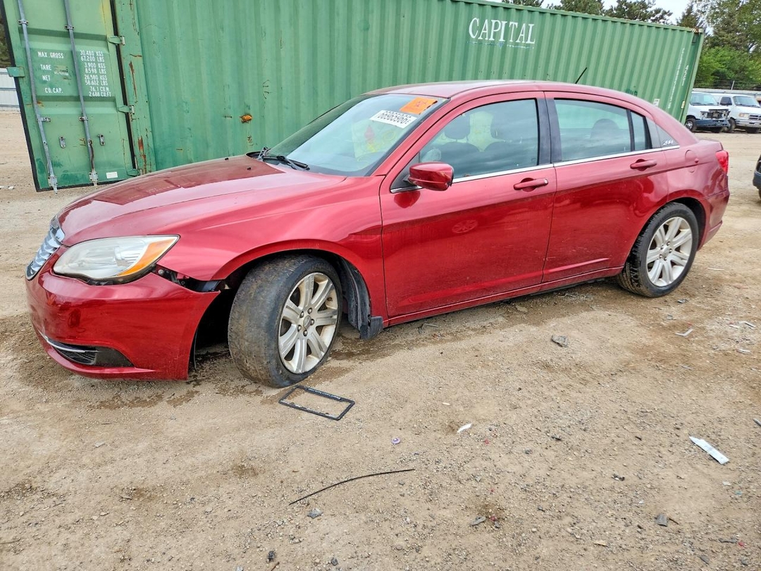 Vue de 2013 CHRYSLER 200 TOURING, angle 1